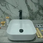 Luxury 1 Bedroom 5th Floor Apartment