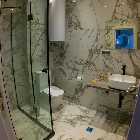 Luxury 1 Bedroom * غولدن ساندز