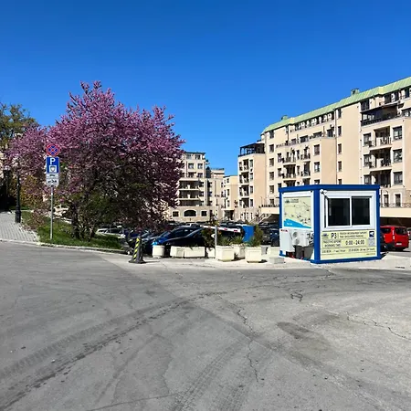 Luxury 1 Bedroom *