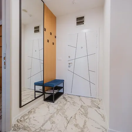Luxury 1 Bedroom * غولدن ساندز